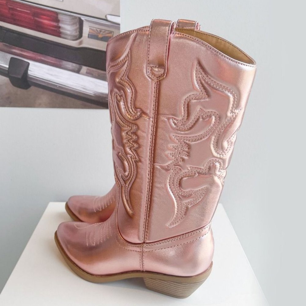 NEW๐ฅ Metallic Pink Embroidered Cowboy Cowgirl Western Mid-Calf Boots Block Heel - Picture 4 of 6